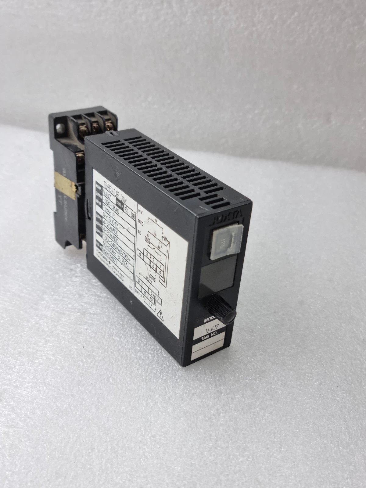 YOKOGAWA JUXTA VJU7 TEMPERATURE CONVERTER TYPE R 4-20mA 100-240VAC/DC WITH BASE